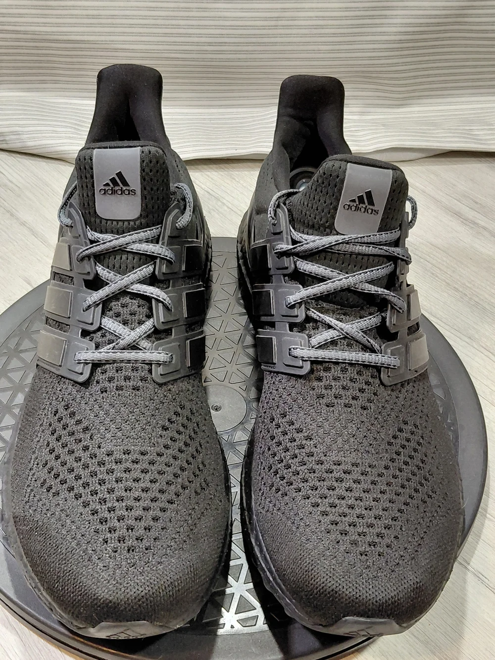 adidas Men’s Ultra Boost 1.0 Athletic Shoes — Black Grey Laces SIZE 12.5